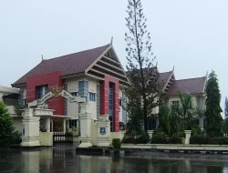 Pemprov Sulsel Serahkan Rp17 Miliar untuk Bulukumba, Rp8 Miliar ke Masjid Terapung