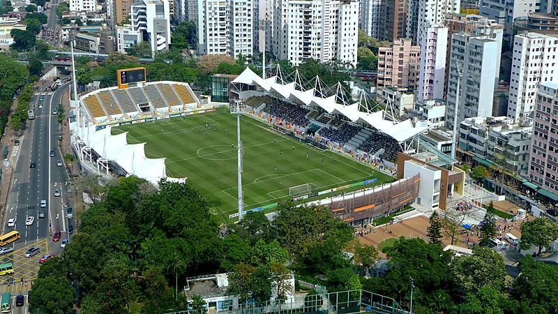FIFA ASEAN Cup 2026 Dimulai, Divisi 2 Main di Hong Kong Pemandangan dari atas Stadion Mong Kok Hong Kong yang dikelilingi gedung bertingkat saat pertandingan berlangsung