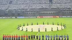 Sundulan Alex Martins Menit 81 Bawa Persebaya Tekuk 10 Pemain PSIM