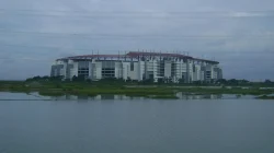 Stadion Gelora Bung Tomo, Surabaya, terlihat dari seberang hamparan tambak pada cuaca mendung