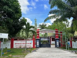 Nurdin Halid ke SMPN 47 Bulukumba, Guru Minta Lapangan