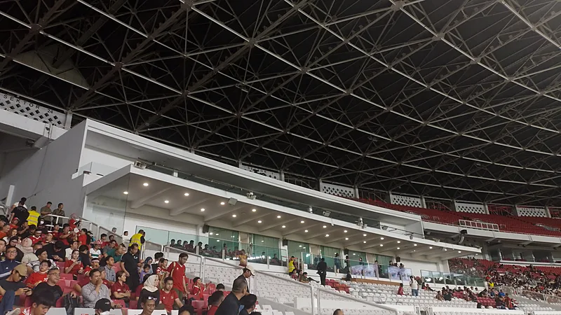 Tribun VIP dan VVIP Stadion Utama Gelora Bung Karno di bawah atap rangka baja