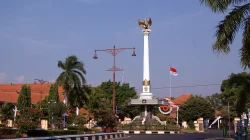 Tugu berlambang Garuda Pancasila di persimpangan jalan Kota Jepara