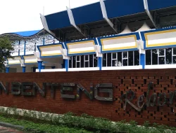 Carlos Pena: Tyronne del Pino Belum 100 Persen Jelang PSM vs Persita